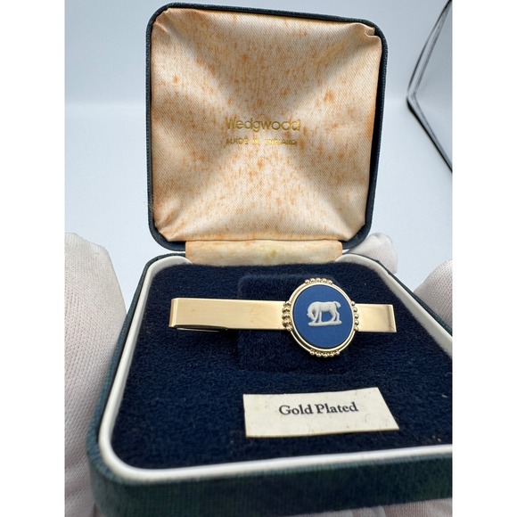 Vintage Wedgwood Gold Plated Tie Clip Blue Jasperware Horse Design Boxed - Picture 3 of 7